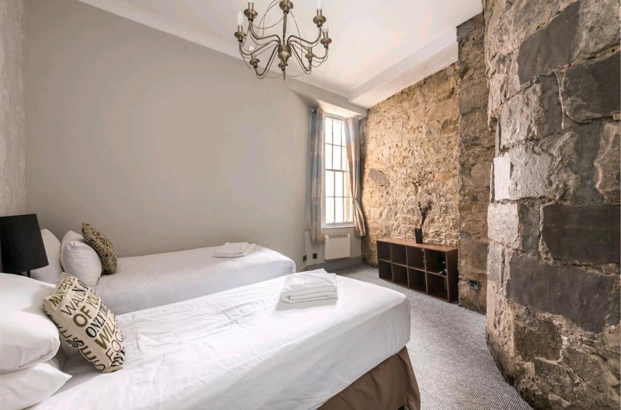 Unique 2 Bedroom Castle Suite Apartment - Near Edinburgh Castle & Royal Mile Extérieur photo